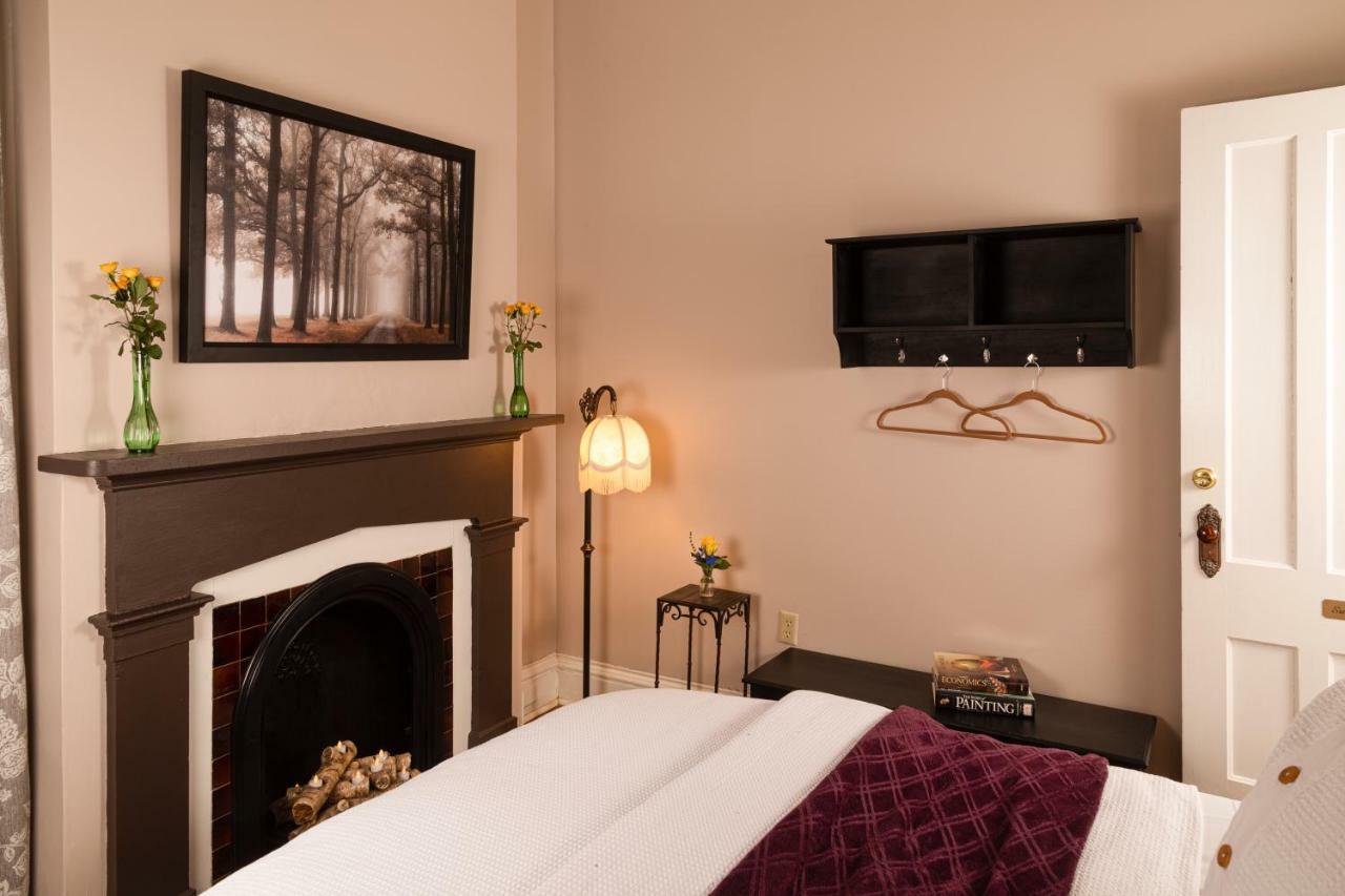 יוטיקה Rosemont Inn מראה חיצוני תמונה