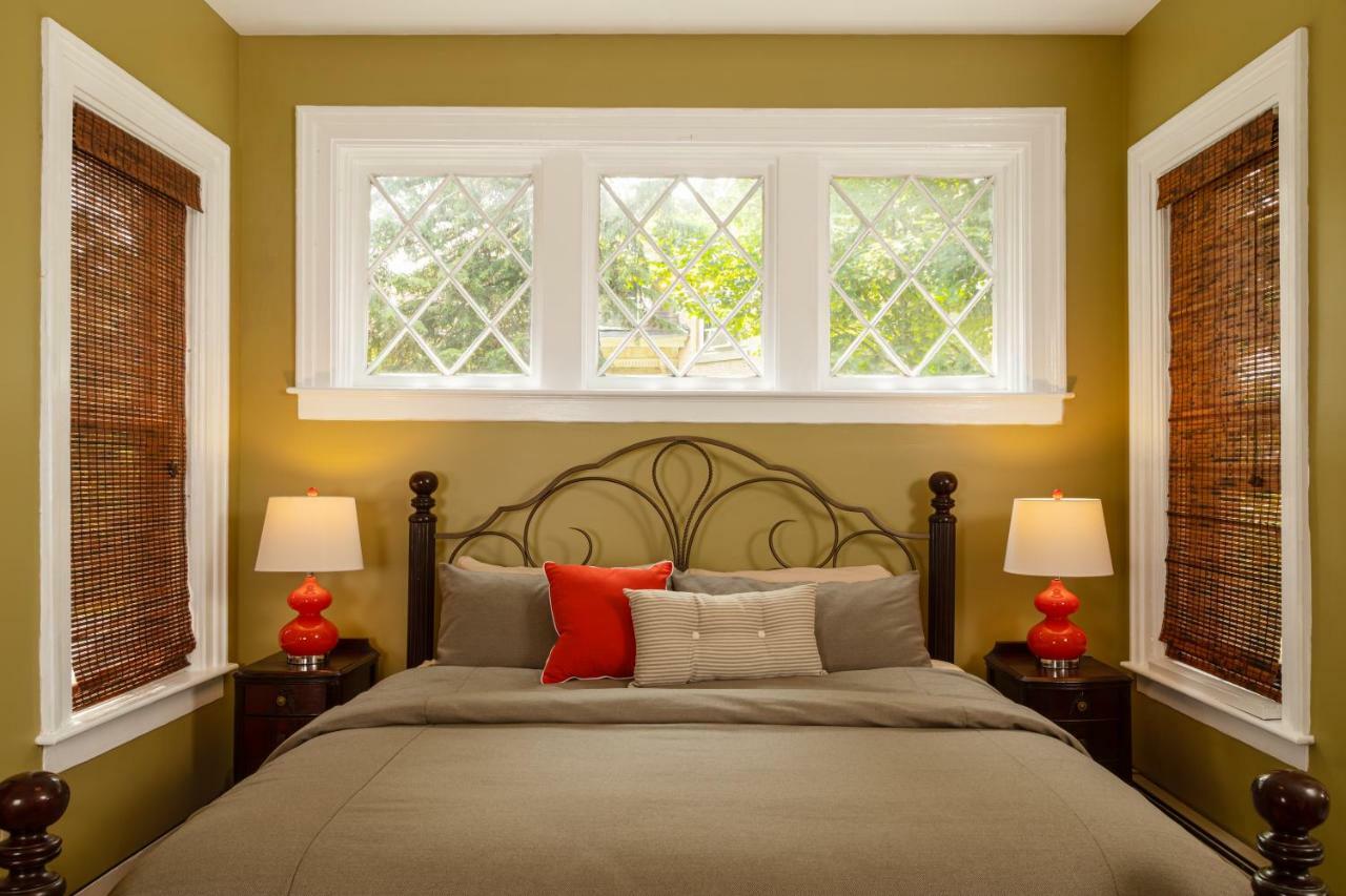 יוטיקה Rosemont Inn מראה חיצוני תמונה